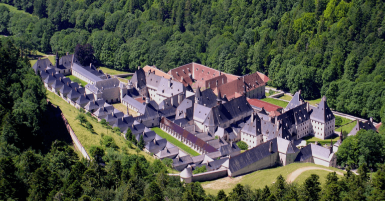 difference entre abbaye et monastere
