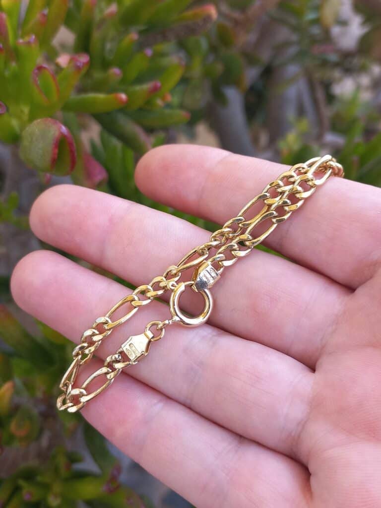 Bijoux religieux et perte de poids : comment les métaux précieux peuvent influencer votre bien-être spirituel