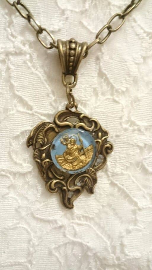 Les bijoux religieux protecteurs de voyageurs : tout ce que vous devez savoir