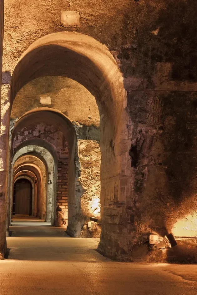 Découvrez l’histoire et la spiritualité de Fontevraud : une visite incontournable à l’abbaye
