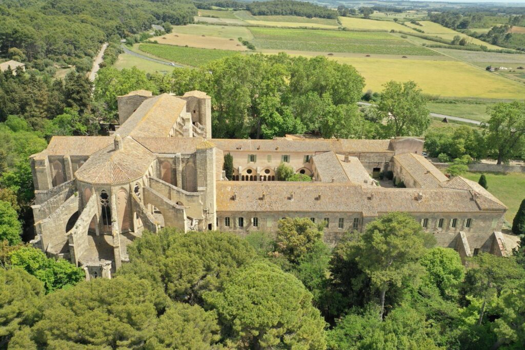La majestueuse Abbaye de Valmagne : Un havre de spiritualité à découvrir