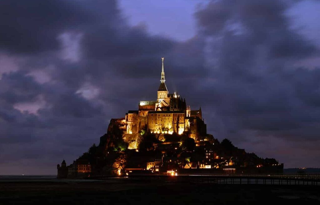 La majestueuse Abbaye du Mont Saint-Michel : Un joyau spirituel en Normandie