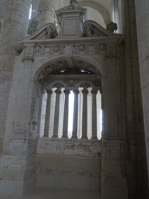 Un voyage spirituel à l’Abbaye Royale de Fontevraud : Découvrez la beauté et la sérénité du patrimoine historique français