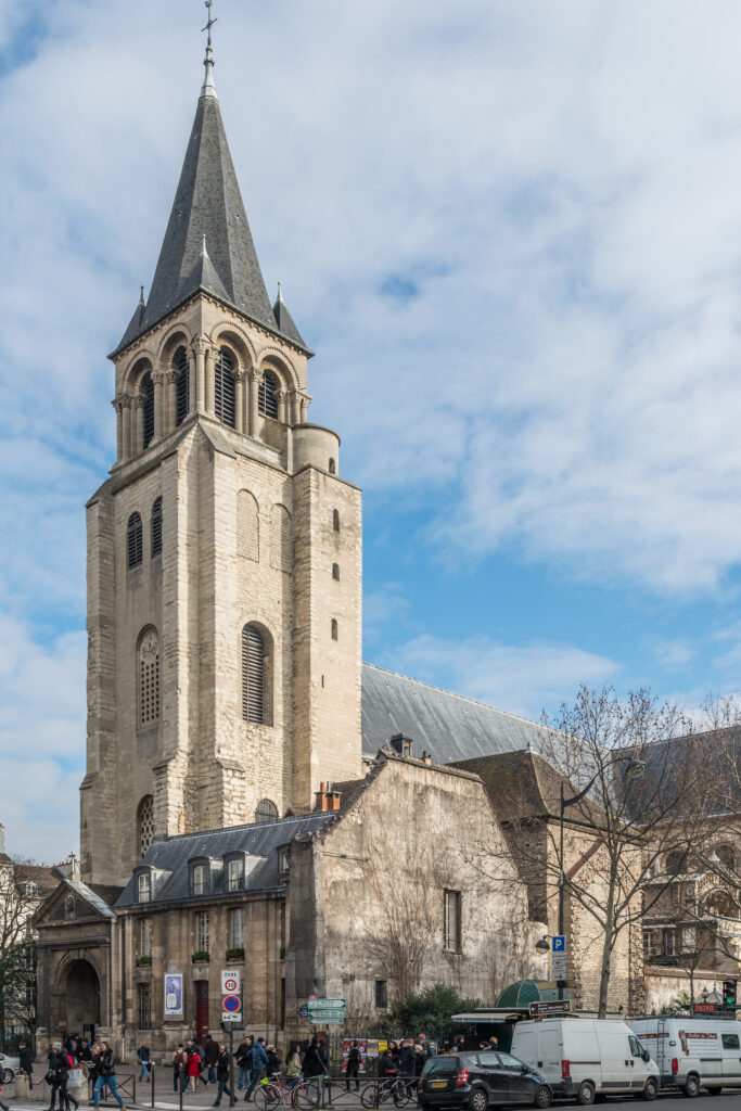 Voyage spirituel à l’Abbaye Saint-Martin du Canigou : Un havre de paix niché au cœur des Pyrénées