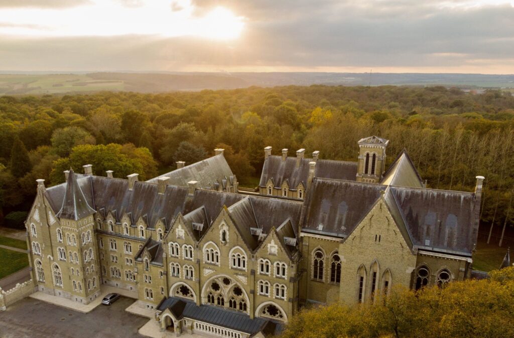 En plongée spirituelle à l’abbaye de Fontfroide : un havre de paix et de spiritualité