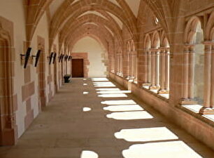 La majestueuse Abbaye de Cîteaux : Un havre de spiritualité et d&rsquo;histoire