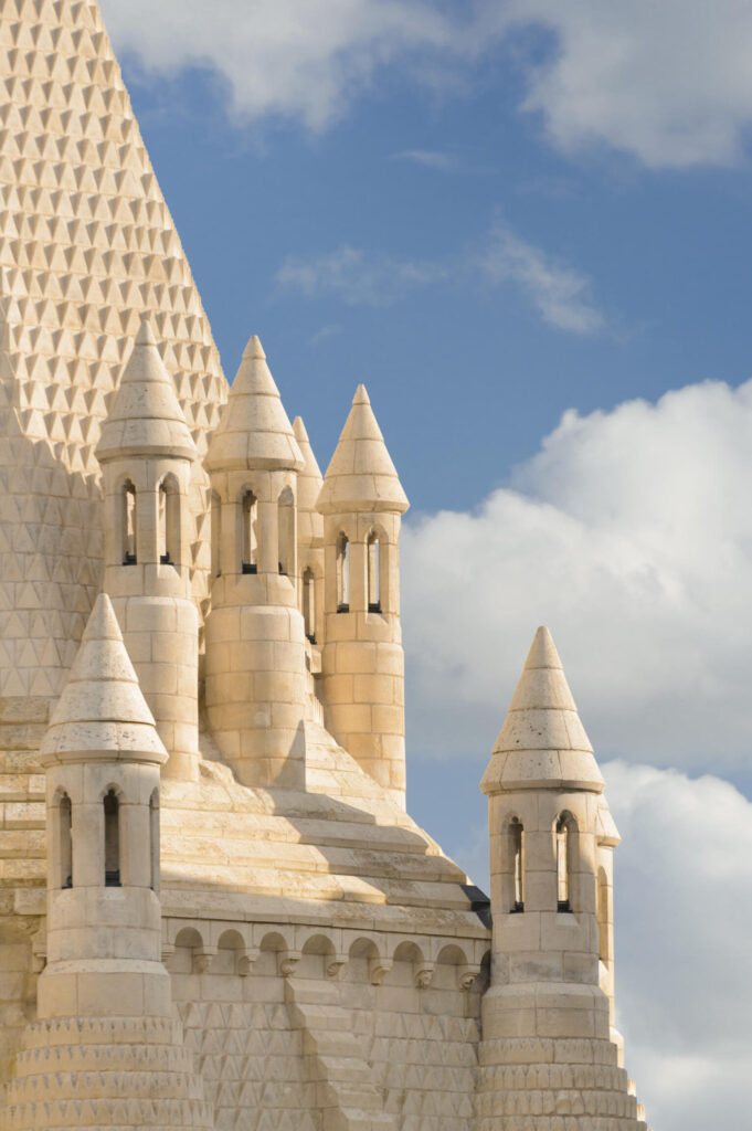 La majestueuse Abbaye Royale de Fontevraud : Un havre de spiritualité et d’histoire