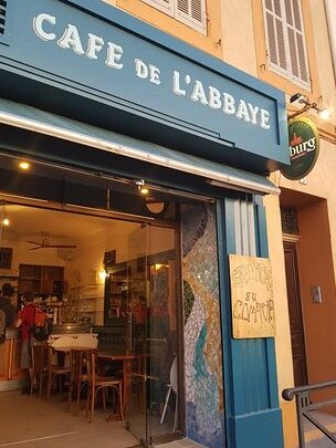 Le café de l’abbaye : une délicieuse tasse d’histoire et de spiritualité