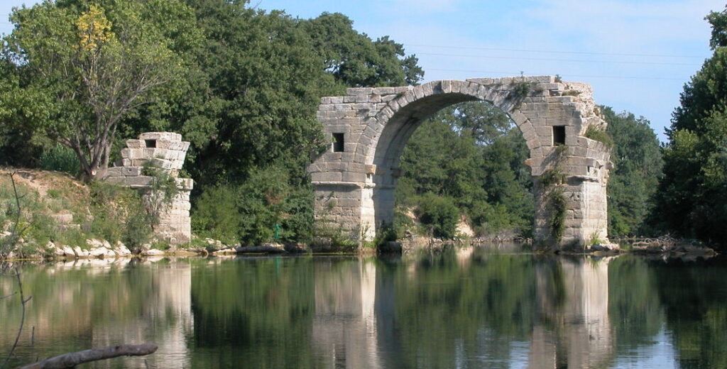 Promenade dans l&rsquo;histoire : À la découverte de la rue de l&rsquo;abbaye