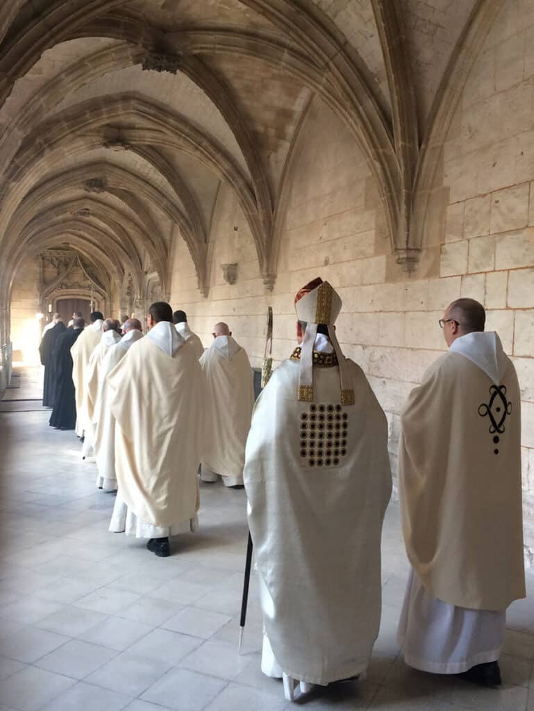 Un voyage spirituel à travers l&rsquo;abbaye Saint-Victor : Découvrez la sérénité et la beauté divine