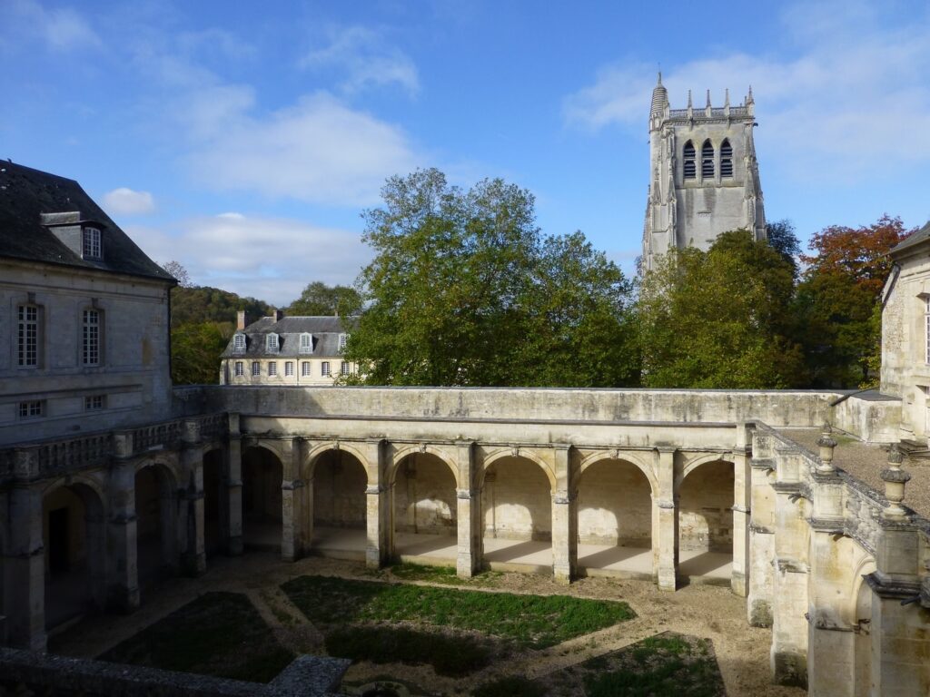 Découvrez la quiétude spirituelle à l&rsquo;Abbaye Notre-Dame du Bec