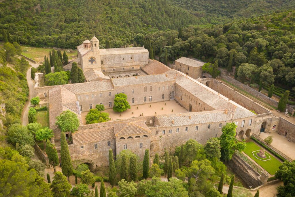 La majestueuse Abbaye de Fontfroide : un havre de spiritualité et de sérénité