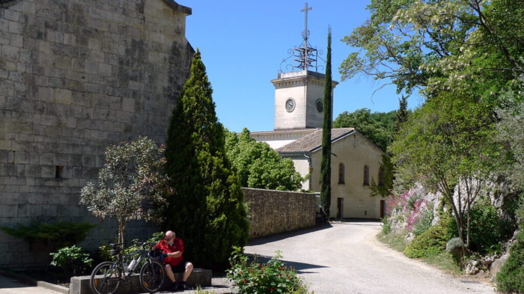 La sérénité retrouvée : Découvrez l’abbaye Saint-Pierre, un havre de paix spirituelle