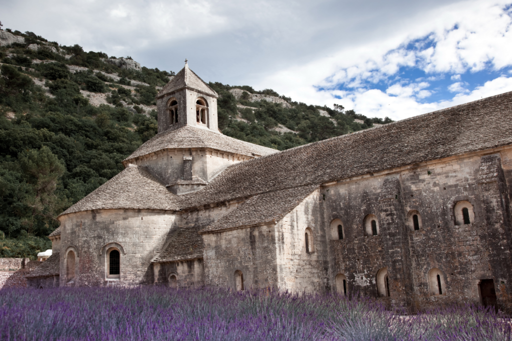 L’abbaye Silvacane : un havre de spiritualité au cœur de la Provence