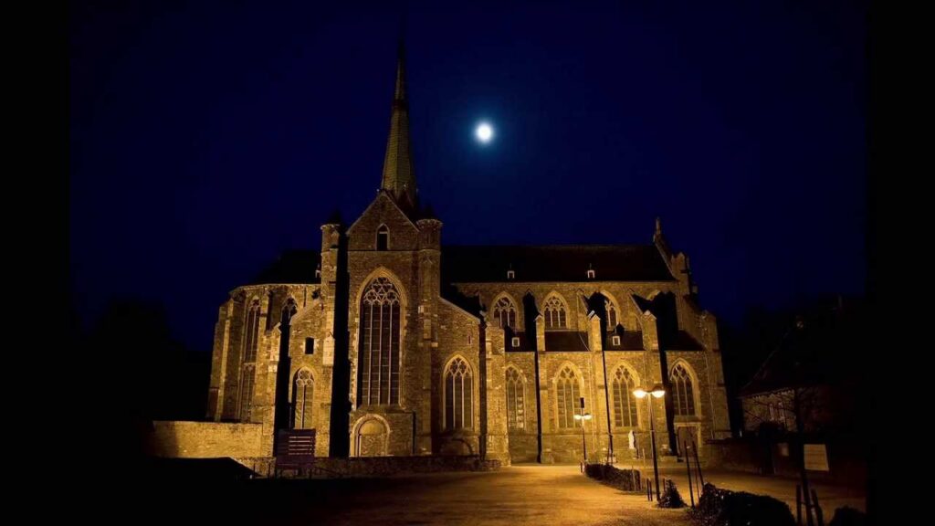 Maredsous Abbaye : Un havre de paix spirituelle au cœur de la Belgique
