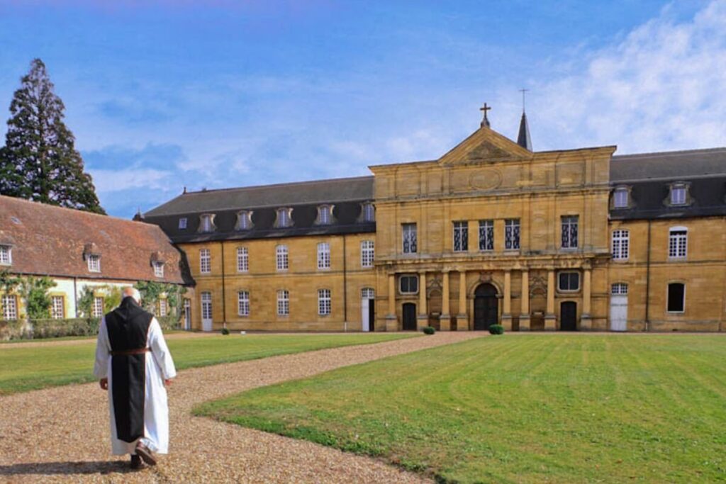 Plongez dans la sérénité de l’Abbaye de Valloires : un havre de paix spirituelle