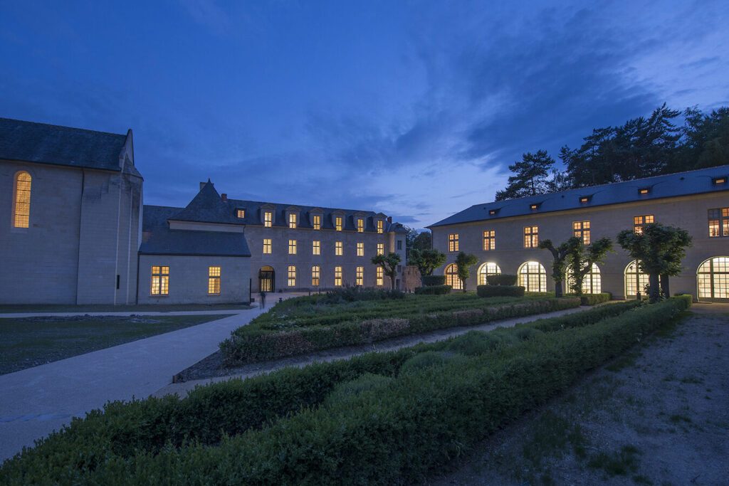 Découvrez l’hôtel de l’abbaye de Fontevraud : une nuitée au cœur de l’histoire et la spiritualité