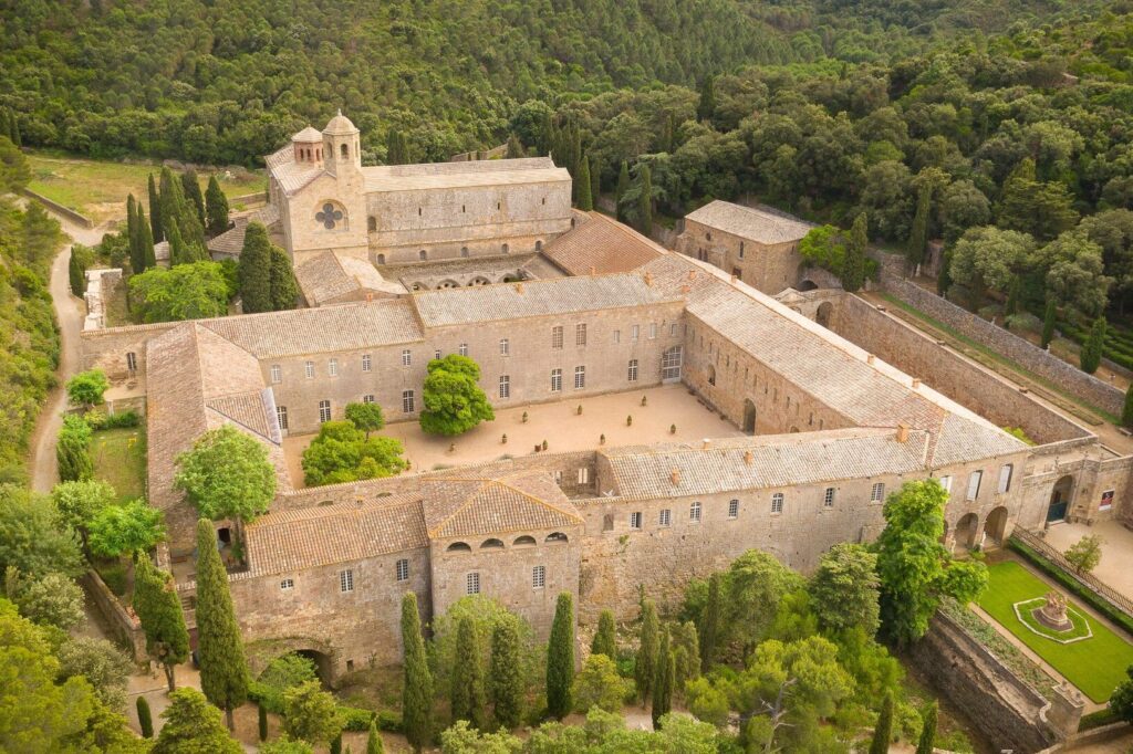Abbaye de Fontfroide : un voyage au cœur de l’histoire et de la spiritualité