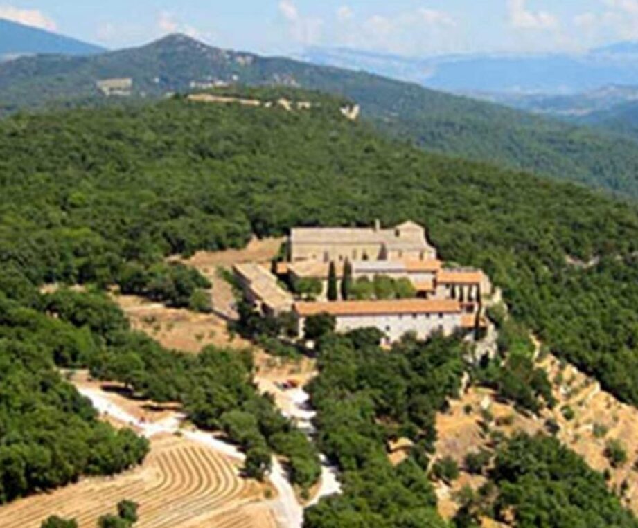 Découverte de l’abbaye Notre-Dame de Ganagobie : un trésor spirituel et historique en Provence