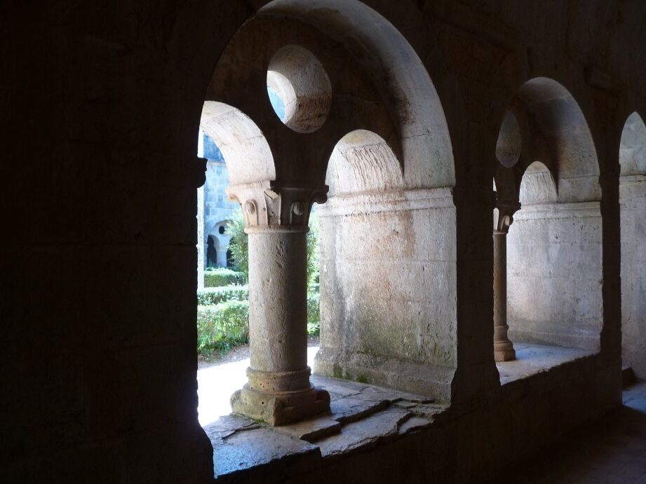 Visite spirituelle : que découvre-t-on à l’abbaye du Thoronet ?