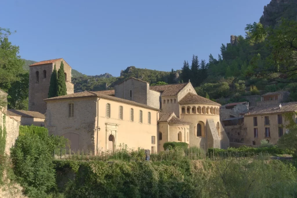 château l’abbaye : un trésor caché révélant le passage du temps et de la foi