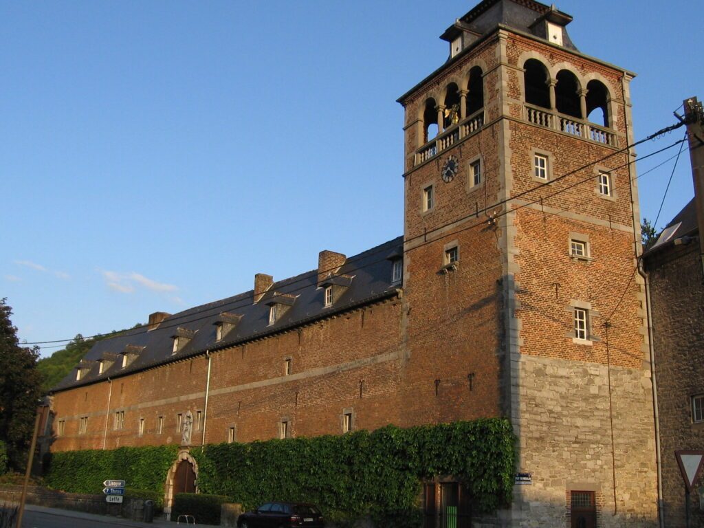 visite spirituelle à l’abbaye de la Cambre : un havre de paix au coeur de Bruxelles