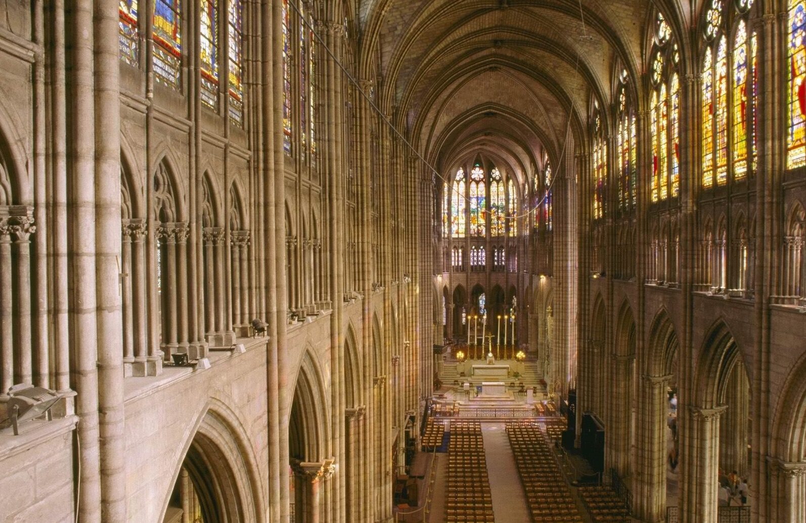 L’abbaye de Saint-Denis : berceau de l’art gothique ou symbole de spiritualité ?