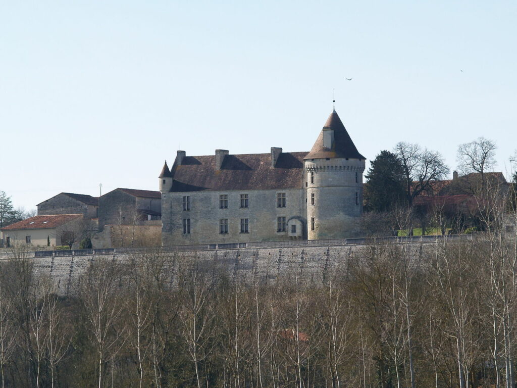 À la découverte de l&rsquo;abbaye de Bassac : un havre de paix spirituelle