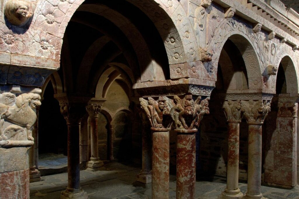À la découverte de l’Abbaye de Saint Michel de Cuxa : Un havre de spiritualité et de tranquillité
