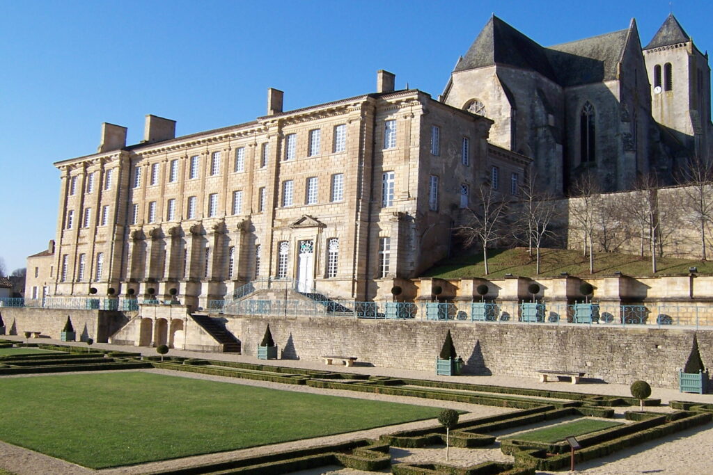 À la découverte de l’Abbaye Royale Saint Michel de Bois Aubry : Un lieu empreint de spiritualité et d’histoire