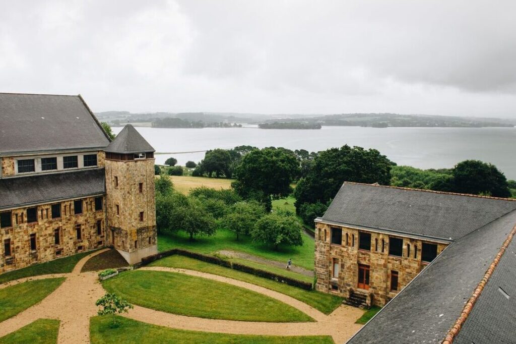 À la découverte de l’abbaye Saint-Guénolé de Landévennec : un havre de spiritualité