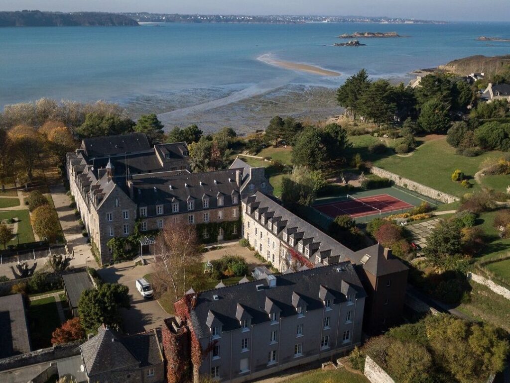 abbaye de Saint-Jacut-de-la-Mer : un havre de spiritualité et d’histoire en Bretagne