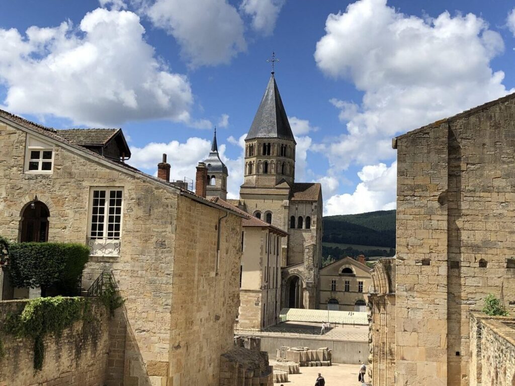 Découvrez la sérénité et la spiritualité de l’abbaye du Val
