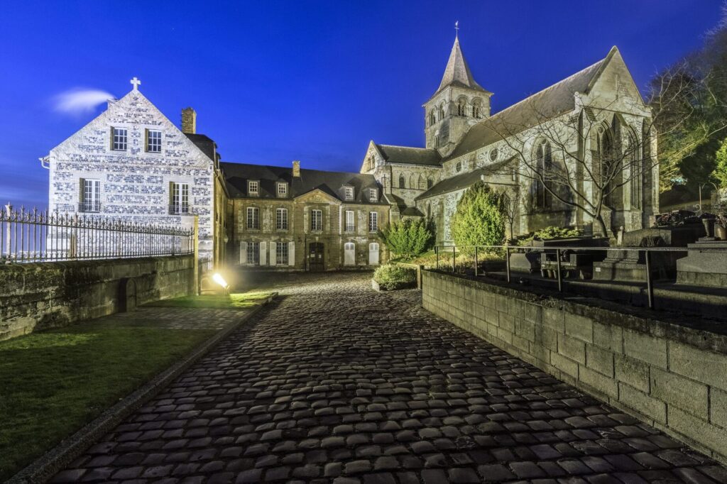 Découvrez l’histoire fascinante de l’abbaye de Montivilliers.