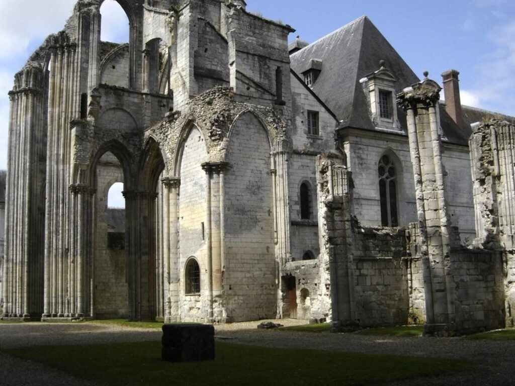 La majestueuse Abbaye du Mont des Cats : Un havre de paix spirituel