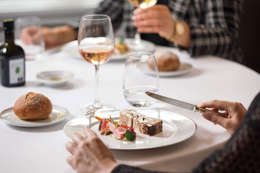 Les délices culinaires de l’Abbaye : Découvrez notre restaurant de charme !
