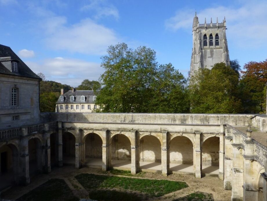 Plongez dans l’atmosphère mystique d’une abbaye et laissez-vous guider par la spiritualité