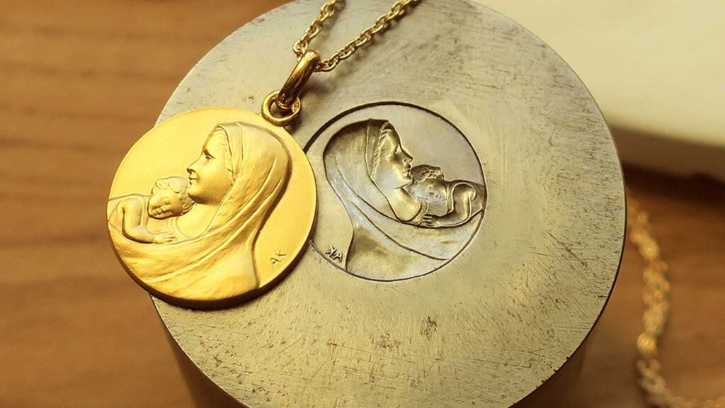 Quelle chaîne choisir pour une médaille de baptême ?