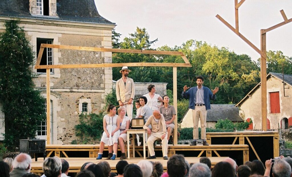 Découvrez la distribution du secret de l’abbaye : qui sont les acteurs clés ?