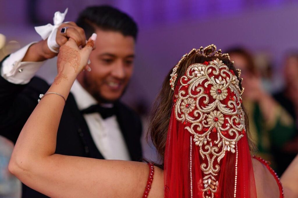 Pourquoi les Marocaines changent de robe plusieurs fois lors de leur mariage ?