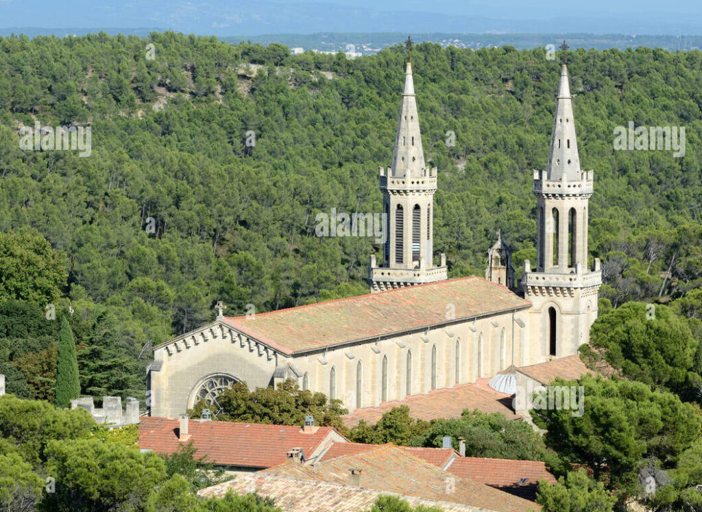 Visite spirituelle à l’abbaye du Frigolet : un havre de paix provençal