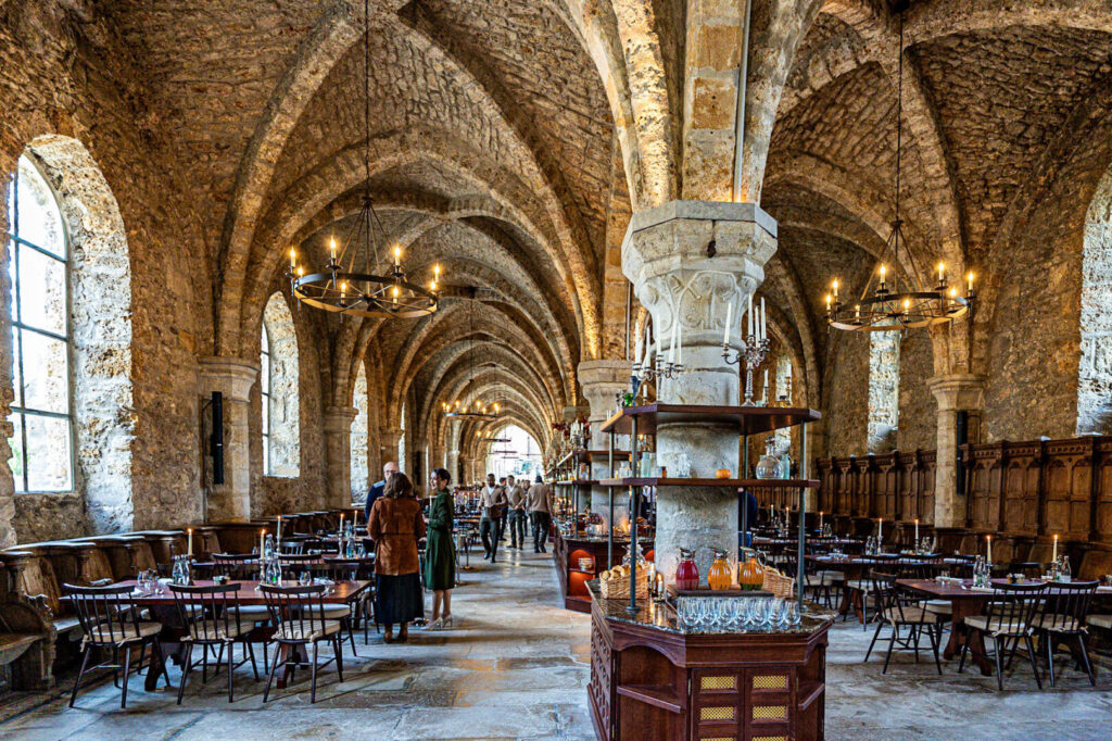 découverte de l’abbaye de Saint-Germain-des-Prés: immersion dans l’histoire et la spiritualité