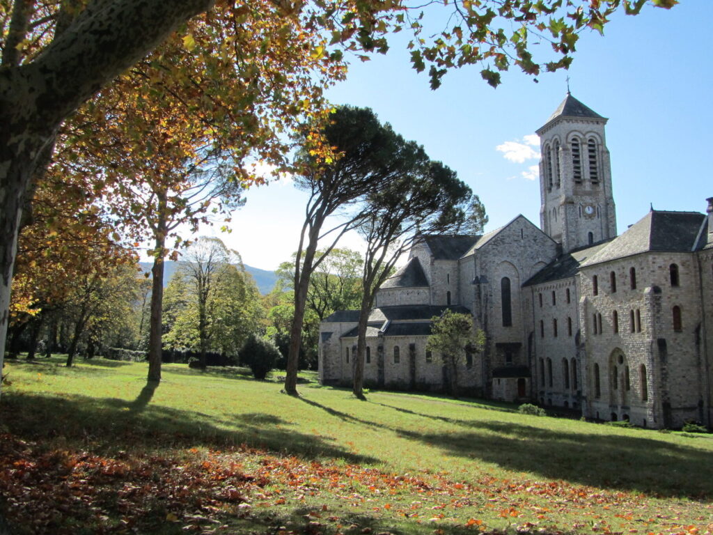 Découverte spirituelle : pourquoi l’abbaye Saint-Benoît d’En Calcat est un lieu à visiter ?