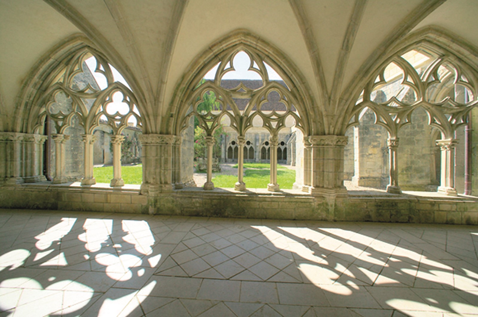 Cloître de l'abbaye de Noirlac