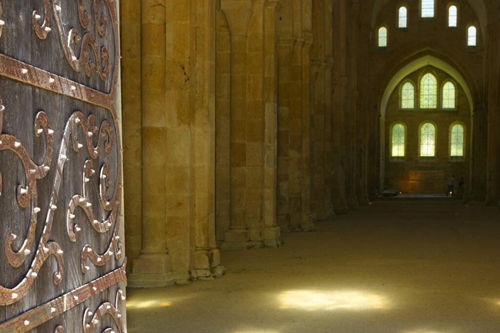 Plongée dans l’histoire : que découvrir à l’abbaye de Fontenay ?