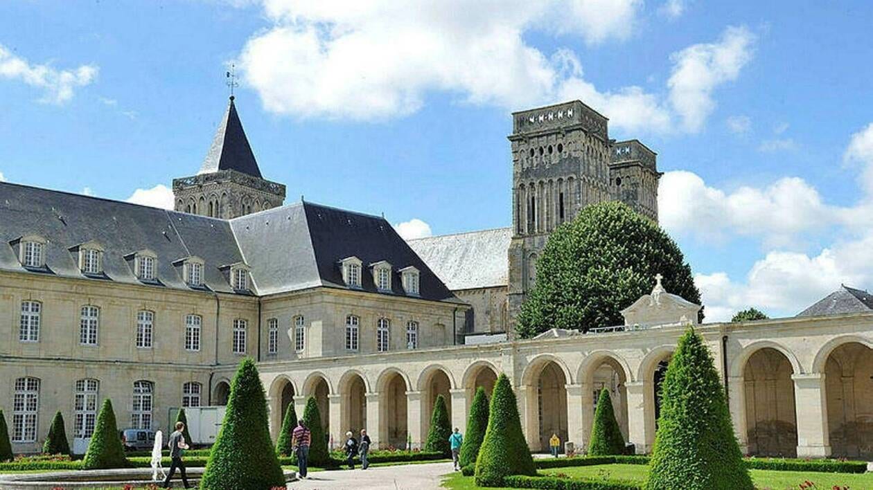 Tombeau de la reine Mathilde à l'abbaye aux Dames