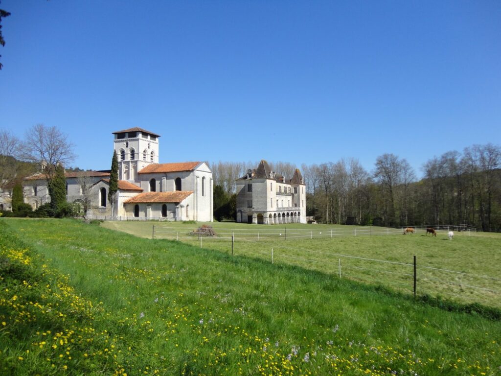 Vue panoramique de l'Abbaye de Chancelade, joyau historique du Périgord