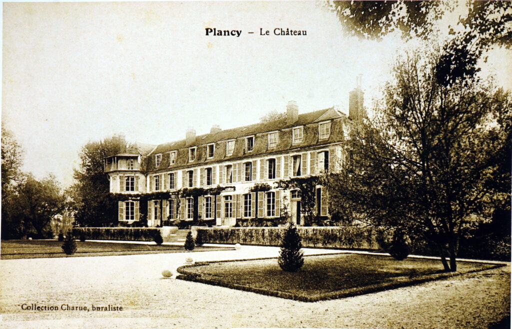 Vue du château historique de Plancy-l'Abbaye sous un ciel dégagé