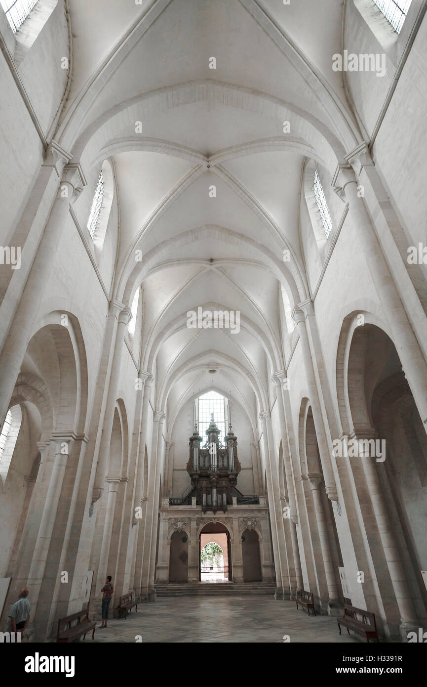 Intérieur de l'abbaye de Pontigny