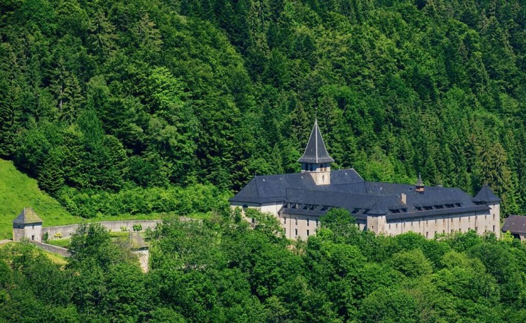 Quels sont les horaires et services de la boutique de l’abbaye de Tamié ?